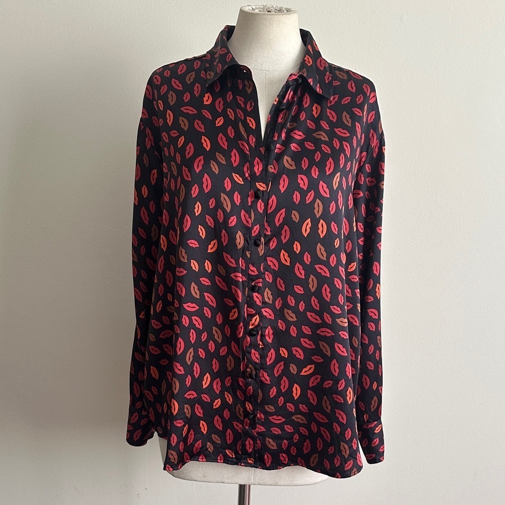 Johnny Was Zamora Boxy Charmeuse LIPS Button Down SILK Blouse sz Medium - Picture 7 of 7